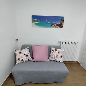 Lela's Bari
